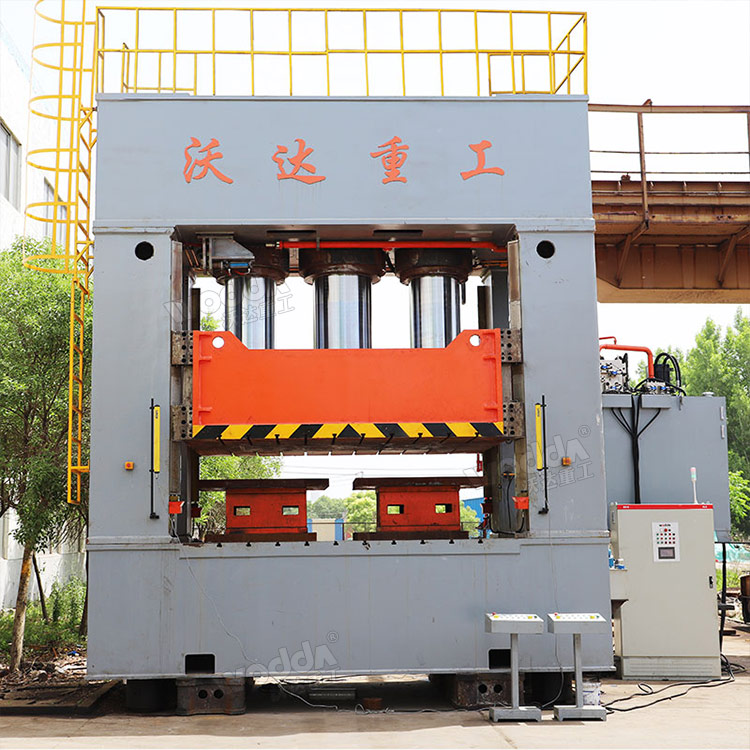 2500吨框架式油压机（复合材料成型油压机）.jpg